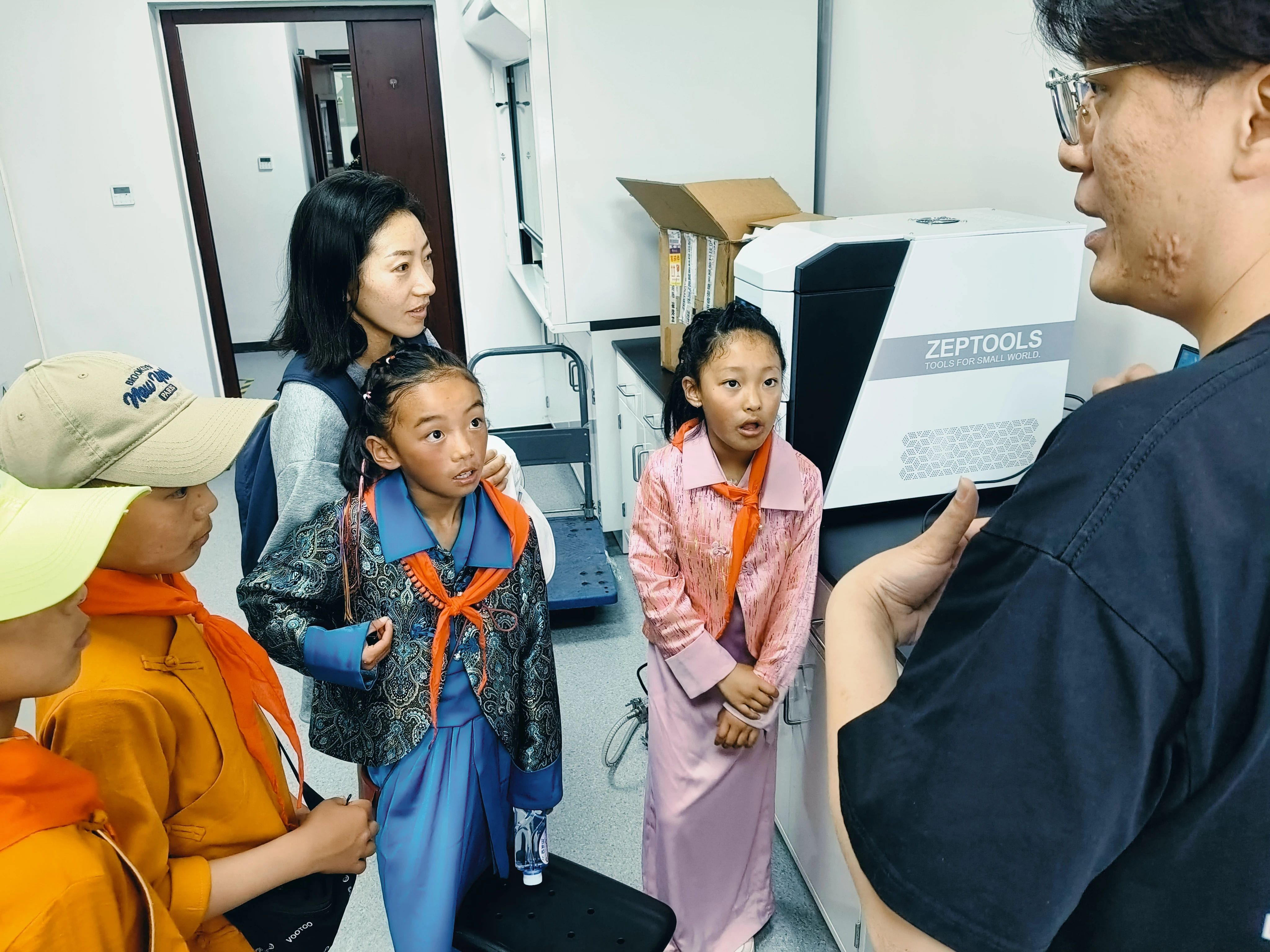 臺(tái)式掃描電鏡 臺(tái)式掃描電鏡